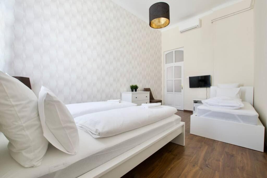 Premium Apartment By Hi5-Vaci Str. 3 Bedroom Budapeste Exterior foto