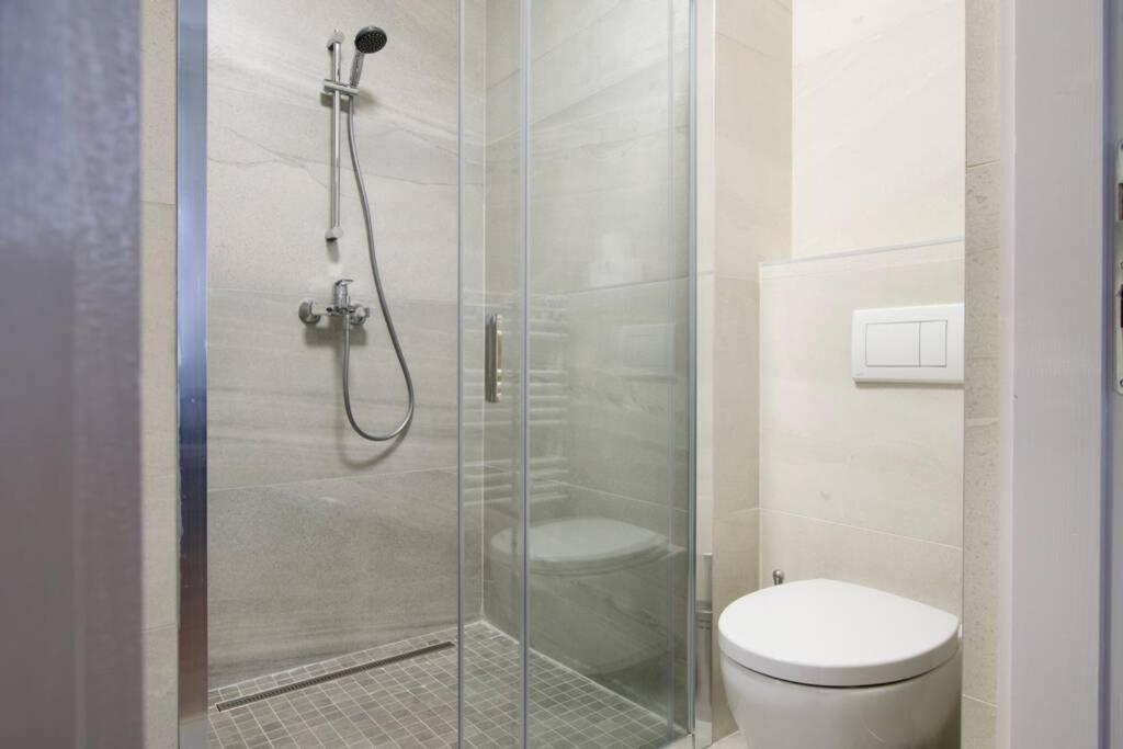 Premium Apartment By Hi5-Vaci Str. 3 Bedroom Budapeste Exterior foto