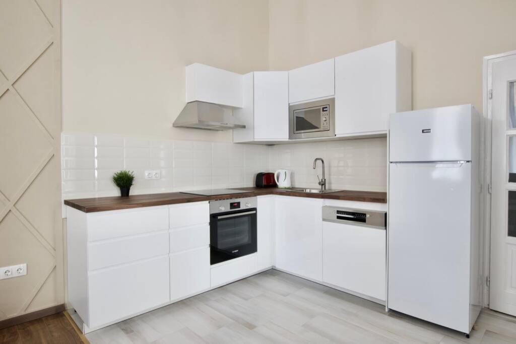 Premium Apartment By Hi5-Vaci Str. 3 Bedroom Budapeste Exterior foto