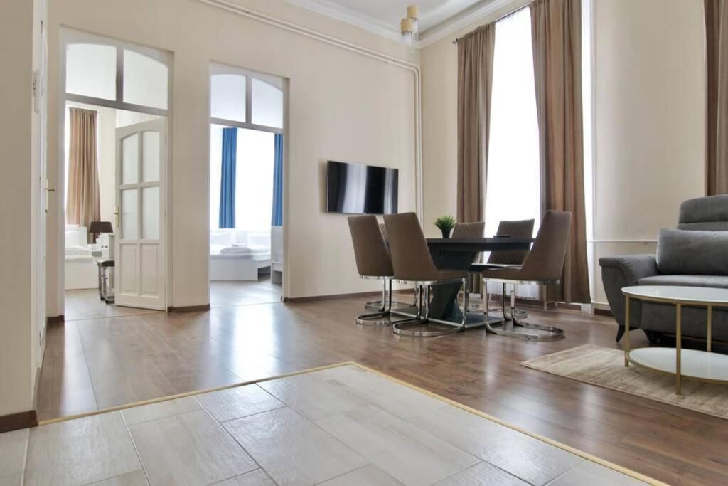 Premium Apartment By Hi5-Vaci Str. 3 Bedroom Budapeste Exterior foto