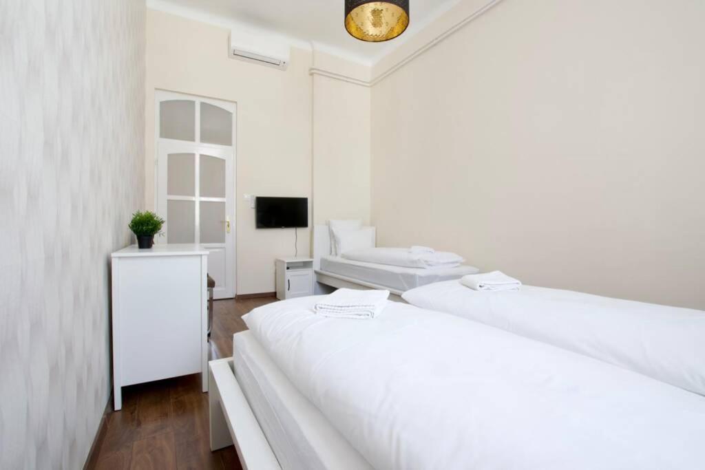 Premium Apartment By Hi5-Vaci Str. 3 Bedroom Budapeste Exterior foto